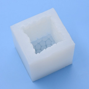 Transluzente Silikonform in Würfelform mit Blasenstruktur für DIY-Kerzen und Seifen