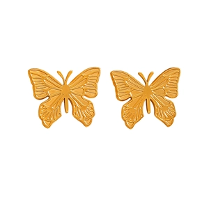 Détails de boucles d'oreilles papillon dorées avec texture d'aile et fini poli