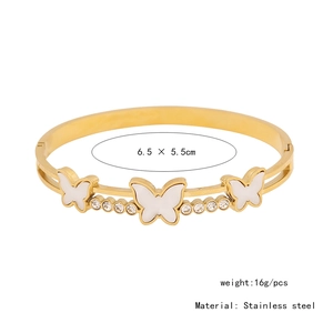 Détails du bracelet papillon en acier inoxydable doré avec pierres blanches et dimensions