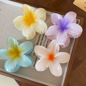 Quatre pinces à cheveux en forme de lys dégradé jaune, violet, bleu et rose clair