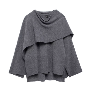 Manteau poncho en maille gris foncé avec col asymétrique et bouton décoratif chic