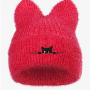 Süße rosa Strickmütze mit Katzenohren und schwarzer Katzenstickerei für den Winter