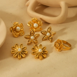 Vintage Flower Stud Earrings 18K Gold Plated Titanium Steel With Elegant Imitation Artificial Pearl French Style For Women
