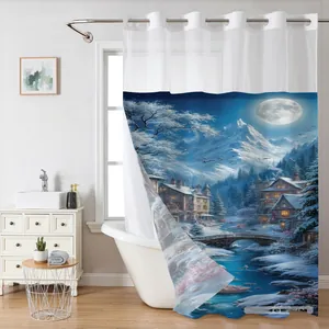 Dettaglio della tenda da doccia impermeabile con paesaggio innevato e occhielli