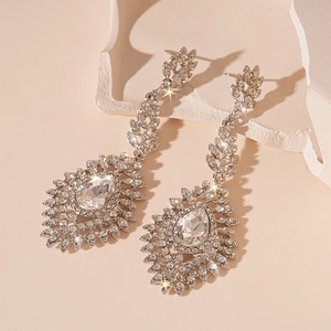 Boucles d'oreilles fleur goutte élégantes avec aiguille en argent et cristaux brillants