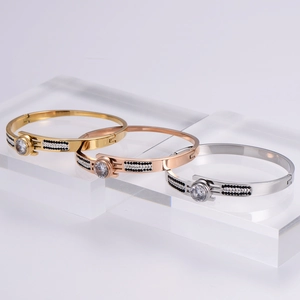 Chic stainless steel bangle with large central zircon in gold, rose gold and silver