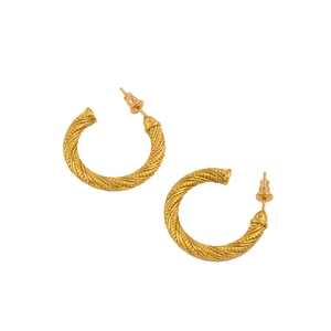 Minimalistische C-förmige goldene gedrehte Creolen für Damen mit Hochglanz-Finish