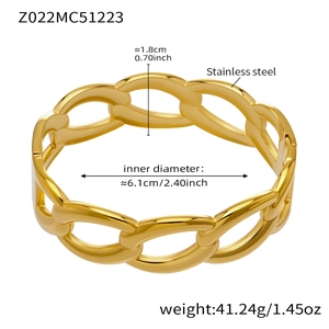 Detailansicht des vergoldeten Edelstahl-Gliederarmbands mit Größen- und Gewichtsangaben