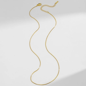 Collana a catena veneziana in acciaio placcato oro 18K con chiusura a moschettone