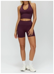 Détail du short de yoga taille haute et du soutien-gorge de sport en tricot sans couture