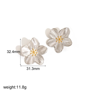 Brushed silver flower earrings with gold center, floral jewelry set measuring 32.4mm