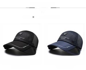 Détail de la casquette en mesh avec visières latérales rétractables anti-soleil