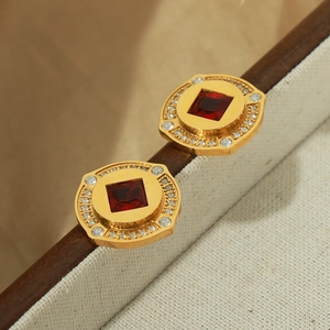 Vintage vergoldete geometrische Ohrringe mit rotem Zirkon und Kristalleinfassung