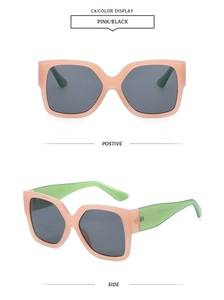 Vistas detalladas de gafas de sol cuadradas rosas con patillas verdes y lentes grises