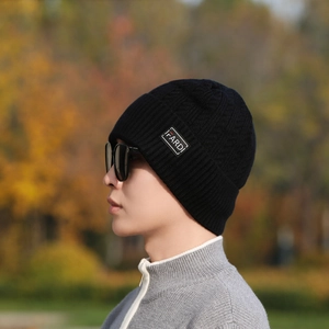 Mens winter warm black knitted beanie with FARDI patch and geometric pattern design