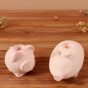 Cute pink pig resin silicone molds for DIY candle holders and plaster desk ornaments