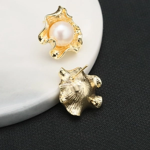 18k gold plated natural freshwater pearl stud earrings with hammered textured finish