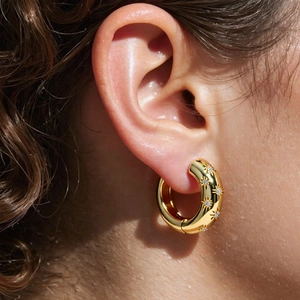 Boucles d'oreilles créoles plaquées or 18K avec zircon en étoile pour femmes élégantes