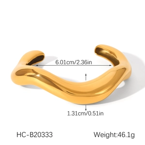 Detailed view of golden streamline wavy bangle with dimension 6.01cm and 46.1g weight