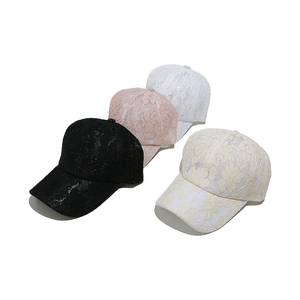 Berretti da baseball estivi in pizzo con motivi floreali traforati in quattro colori