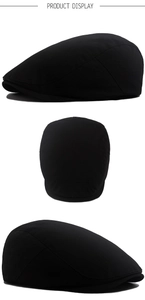 Vue sous trois angles d'une casquette plate noire montrant la texture et le profil du tissu