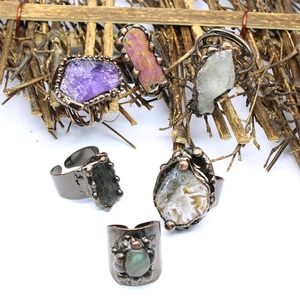 Five vintage natural agate geode rings with raw crystal druzy on rustic metal bands