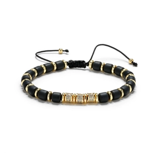 Verstellbares geflochtenes Armband mit schwarzen matten Perlen und Gold-Zirkonia