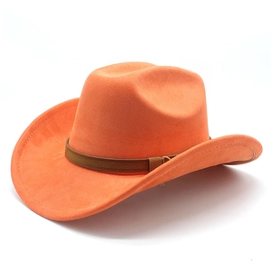 Vue détaillée du chapeau de cowboy en daim orange avec ruban en cuir et boucle