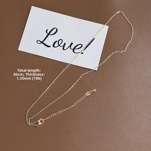 Detailed 46cm adjustable 18k gold-plated flat O-chain with lobster clasp and drop pendant
