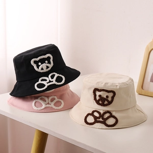 Chapeaux soleil mignons pour enfants avec broderie ours en noir, rose et beige
