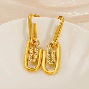 Boucles d'oreilles trombone en acier titane doré avec pavé de zircons brillants