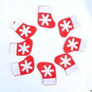 Set of 8 mini red and white Christmas socks with snowflake patterns for cutlery decoration