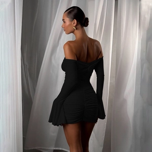 Robe moulante noire sexy à épaules dénudées et manches longues avec détails froncés