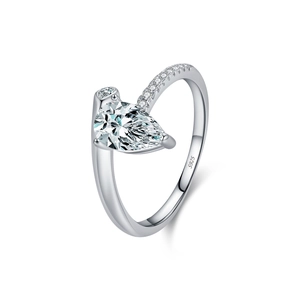 Exquisite S925 sterling silver ring with irregular band and sparkling pear-cut zircon