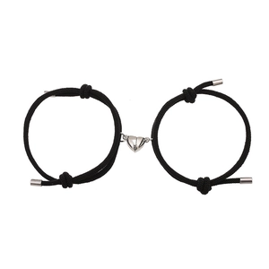 Bracelets de couple en corde de Milan réglables avec boucle cœur magnétique sur blanc