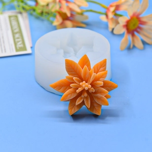 Holly leaf and berry silicone mold for Christmas cake decoration and chocolate crafts