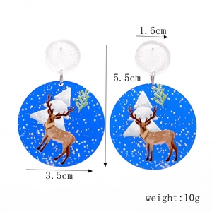 Vue détaillée des boucles d'oreilles de Noël renne et sapin avec dimensions