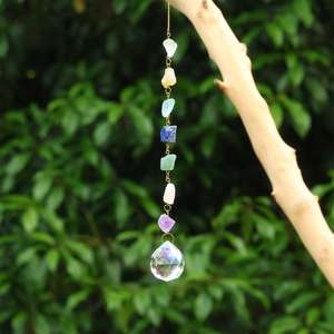 Attrape-soleil sept chakras en pierre naturelle avec prisme en cristal décor jardin