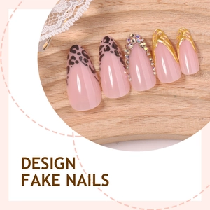 Faux ongles imprimé léopard brillants avec strass et pointes françaises dorées élégantes