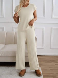 Elegantes zweiteiliges Strickset in Beige mit Kurzarm-Oberteil und weiter Hose