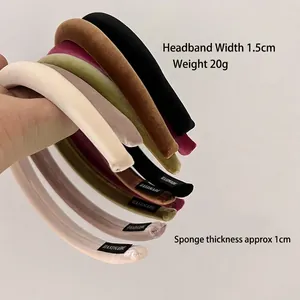 Elegant 1.5cm velvet sponge headband in olive green and dark tones for a high-profile look