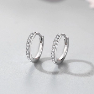 Minimalistische S925 Sterling Silber Creolen mit Mikro-Pave weißen Zirkonia Kristallen