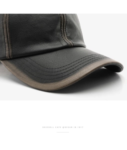 Gros plan d'une casquette de baseball vintage en cuir grainé noir avec surpiqûres
