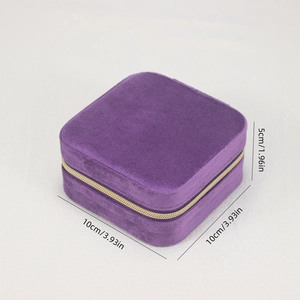 Detail view of a purple velvet jewelry box with gold zipper and 10x10x5cm dimensions