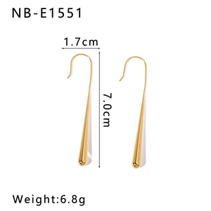 Detailed size chart for golden teardrop earrings showing 7.0cm height and 1.7cm width