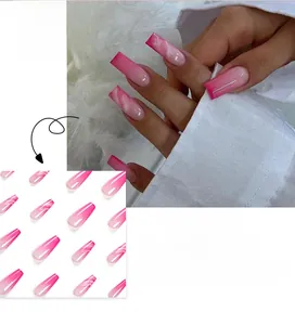 Faux ongles ballerine longs avec dégradé rose et texture marbrée blanche chic