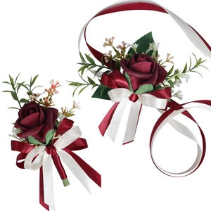 Ensemble de boutonnière et corsage de poignet en rose artificielle bordeaux pour mariage