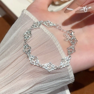 Detailed view of silver镂空 heart-shaped link bracelet with lobster clasp and extension