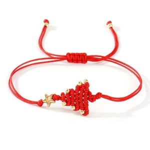 Bracelet tressé fait main en cordon rouge avec étoile dorée et motif sapin de Noël