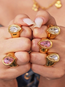 Détails de bagues en cristal taille poire avec anneaux larges plaqués or 18 carats de luxe